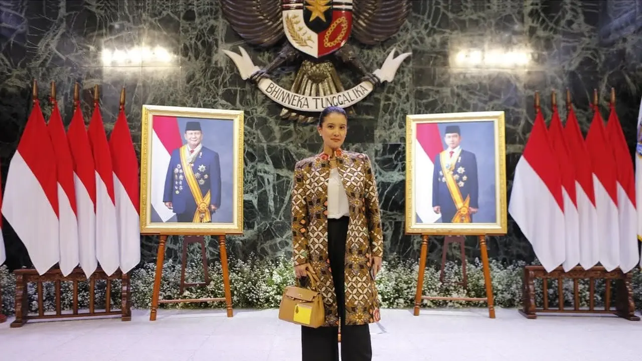 6 Model Batik Elegan Marcella Zalianty yang Curi Perhatian