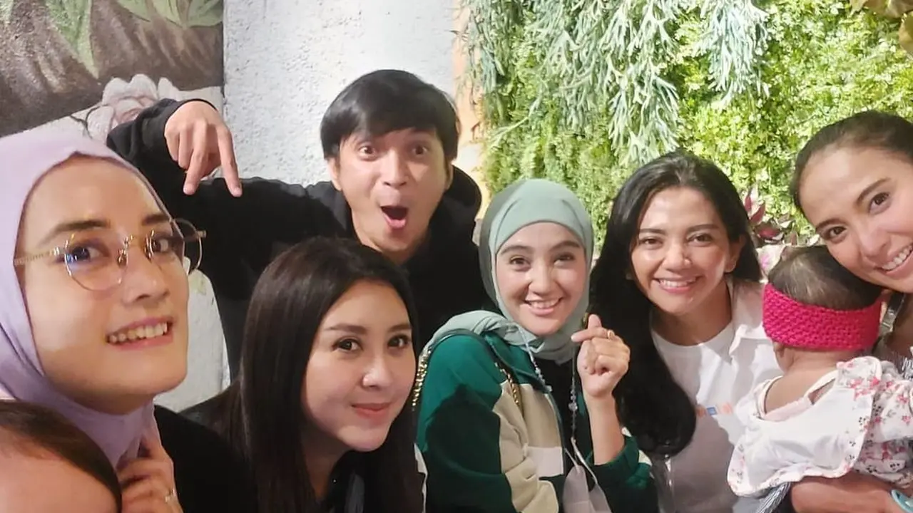 Reuni artis sinetron kolosal era 2000-an (Foto: Instagram/@erringracesita)