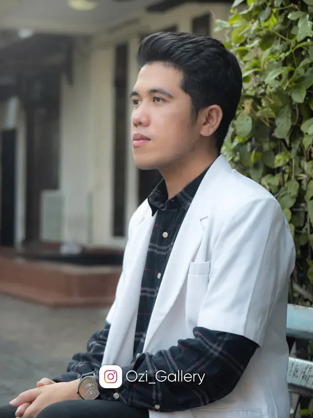 Jadi Dokter Muda, Ini 5 Potret Iqhbal Juara LIDA 2021 saat Pakai Jas Putih