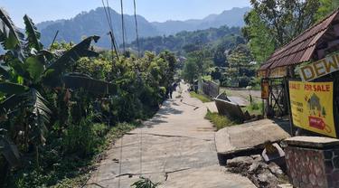 Bencana pergerakan tanah di Desa Bojong Koneng, Kecamatan Babakan Madang, Kabupaten Bogor