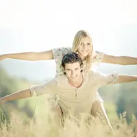 Bukan hanya cinta, seorang suami yang baik juga akan memberikan segalanya agar anak dan istrinya bahagia.
