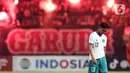 Pemain Timnas Indonesia U-19, Dimas Juliono Pamungkas usai laga terakhir penyisihan grup A Piala AFF U-19 2022 melawan Myanmar U-19 di Stadion Patriot Candrabhaga, Bekasi, Jawa Barat, Minggu (10/7/2022). Timnas Indonesia U-19 gagal melaju ke semifinal meski berhasil menundukkan Myanmar U-19 dengan skor 5-1. (Liputan6.com/Helmi Fithriansyah)