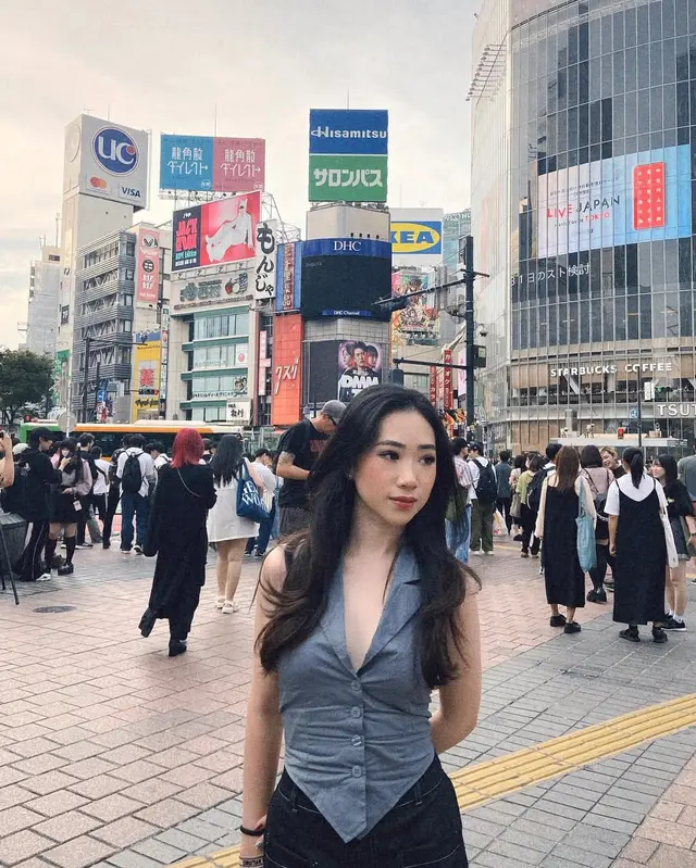 6 Potret Cinta Richita putri sulung Femmy Permatasari, aura old money-nya kuat banget