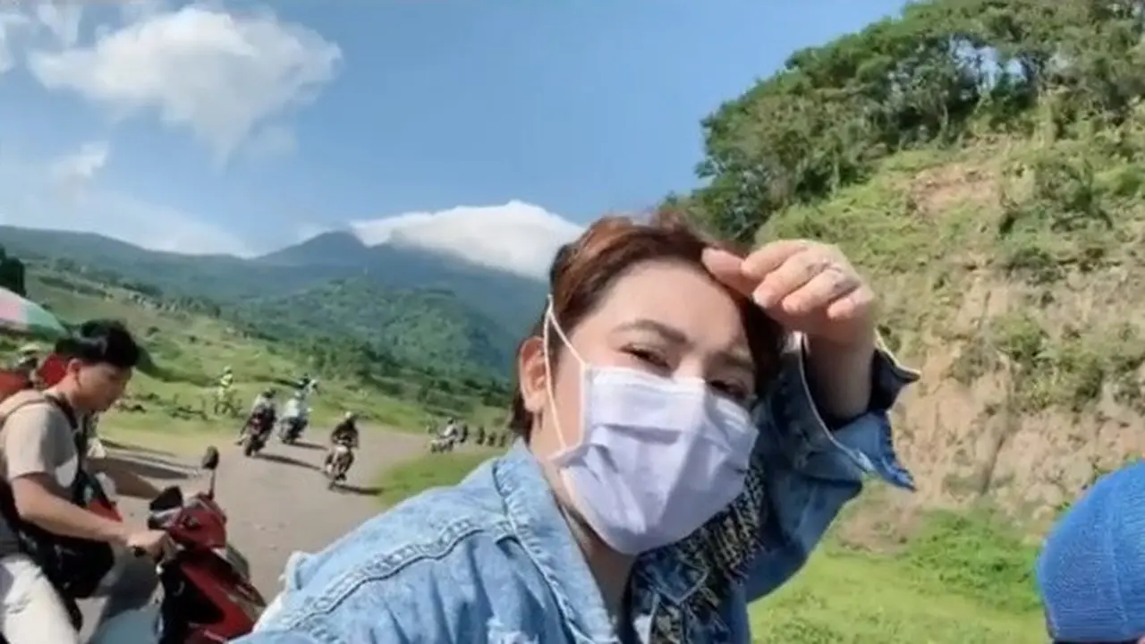 5 Momen Liburan Via Vallen ke Ranu Manduro yang Sedang Viral