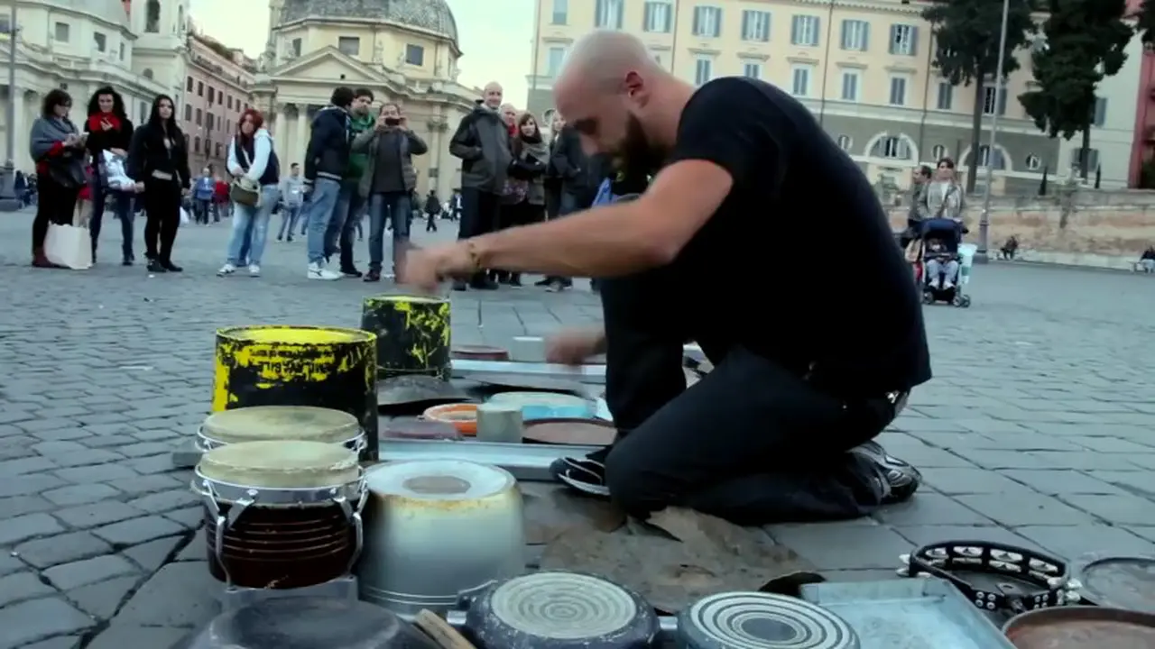 Drummer Jalanan Super Keren di Roma (STOK MINGGU)