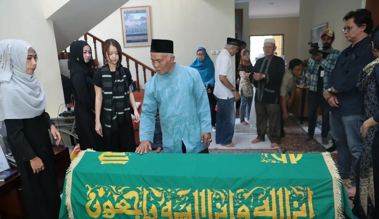 Ucapan duka dari para penyanyi senior juga terus mengalir. Diantaranya dari Vina Panduwinata, dan Camelia Malik. Vina mengaku sedih January Christy meninggal dunia. (Adrian Putra/Bintang.com)