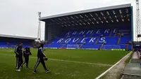 Klub kasta keempat Inggris, Tranmere Rovers, bakal menggelar Salat Id di Stadion Prenton Park pada Idulfitri tahun ini. (AFP/Paul Ellis)