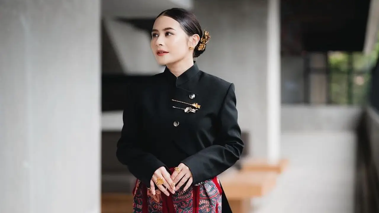 Inspirasi Modifikasi Kebaya ala Artis