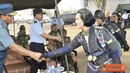 Citizen6, Jakarta: Panglima TNI Laksamana TNI Agus Suhartono, meninjau pelaksanaan  Kejuaraan Terjun Payung Militer Asia Pertama di lapangan Skatek 021, Pangkalan Udara Halim Perdanakusuma, Jumat (28/9). (Pengirim: Badarudin Bakri).