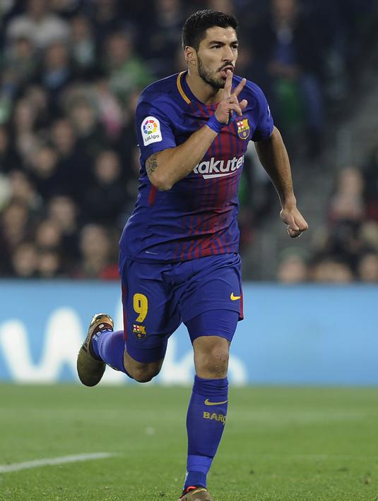 4. Luis Suarez - David Luiz mungkin menjadi salah satu pemain yang sering dipermalukan Suarez. Salah satu gol penyerang Barcelona tersebut ke gawang PSG lahir lewat proses Nutmeg ke David Luiz. (AFP/Christina Quicler)