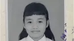 Aulia DA merupakan pedangdut muda asal Pontianak, Kalimantan Barat. Merantau ke Ibukota dan ikuti ajang Dangdut Academy, Aulia membawa nama Tanah Kelahirannya. Lahir dan besar di Pontianak, pedangdut berusia 24 tahun ini menuntut ilmu Sekolah Dasar (SD) di Pontianak. Kini beranjak dewasa, foto lawas Aulia DA semasa SD yang pernah diunggahnya di media sosial ini bikin pangling. (Liputan6.com/IG/@da4_aulia)
