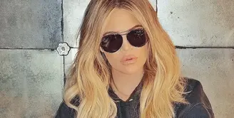 Khloe Kardashian tertangkap kamera berada di Los Angeles International Airport pada Sabtu waktu setempat. (instagram/khloekardashian)