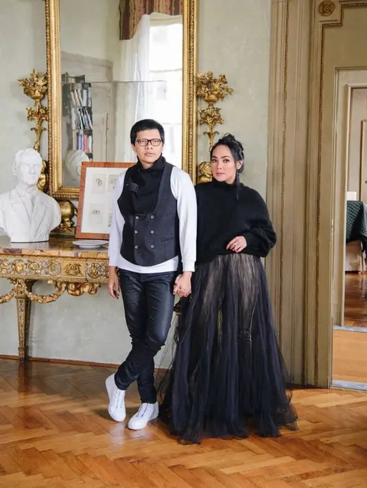 Di akun Instagram-nya, Dewi Gita menceritakan lika-liku rumah tangganya dengan Armand Maula. (Foto: instagram.com/dewigita01)