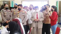 Kapolda Banten, Irjen Pol Rudy Heryanto Pantau Vaksin Mahasiswa Di UIN SMH Banten. (Kamis, 12/08/2021). (Dokumentasi Humas Polda Banten).