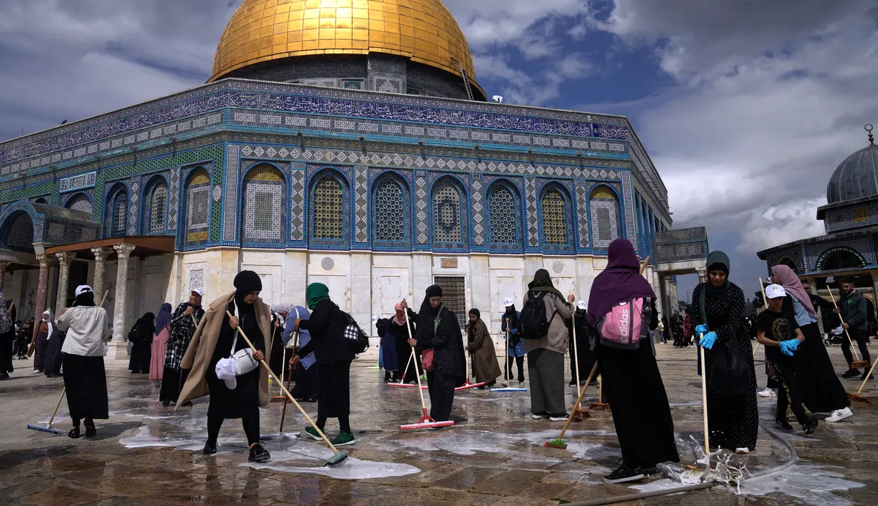 Di tengah berbagai konflik yang tengah terjadi dengan Israel, warga Palestina tetap bersukacita menyambut Ramadan tahun ini. (AP Photo/Mahmoud Illean)