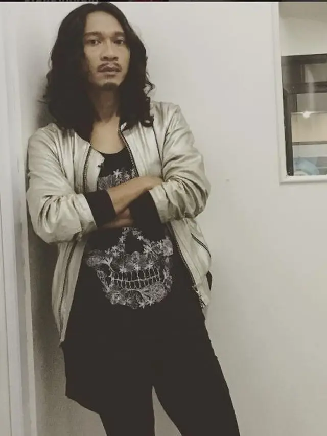 Sering Tampil Nyentrik, Ini 6 Potret Transformasi Aming