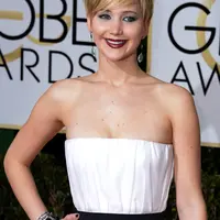 Setelah kejutan, keduanya tampak mengalami waktu yang menyenangkan malam itu, karaoke dan berfoto. (Bintang/EPA)