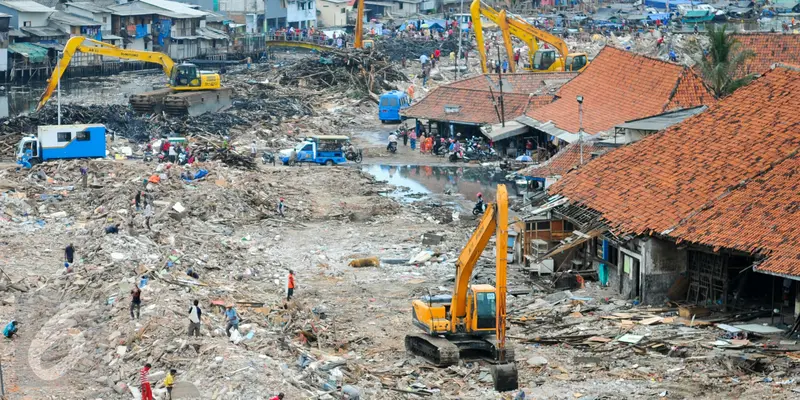 20160412-Pasca Pembongkaran, Alat Berat Terus Ratakan Pasar Ikan