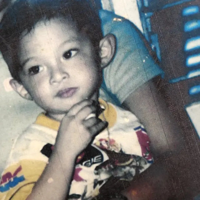 6 Potret Masa Kecil Rey Mbayang, Bak Pinang Dibelah Dua dengan Shaka