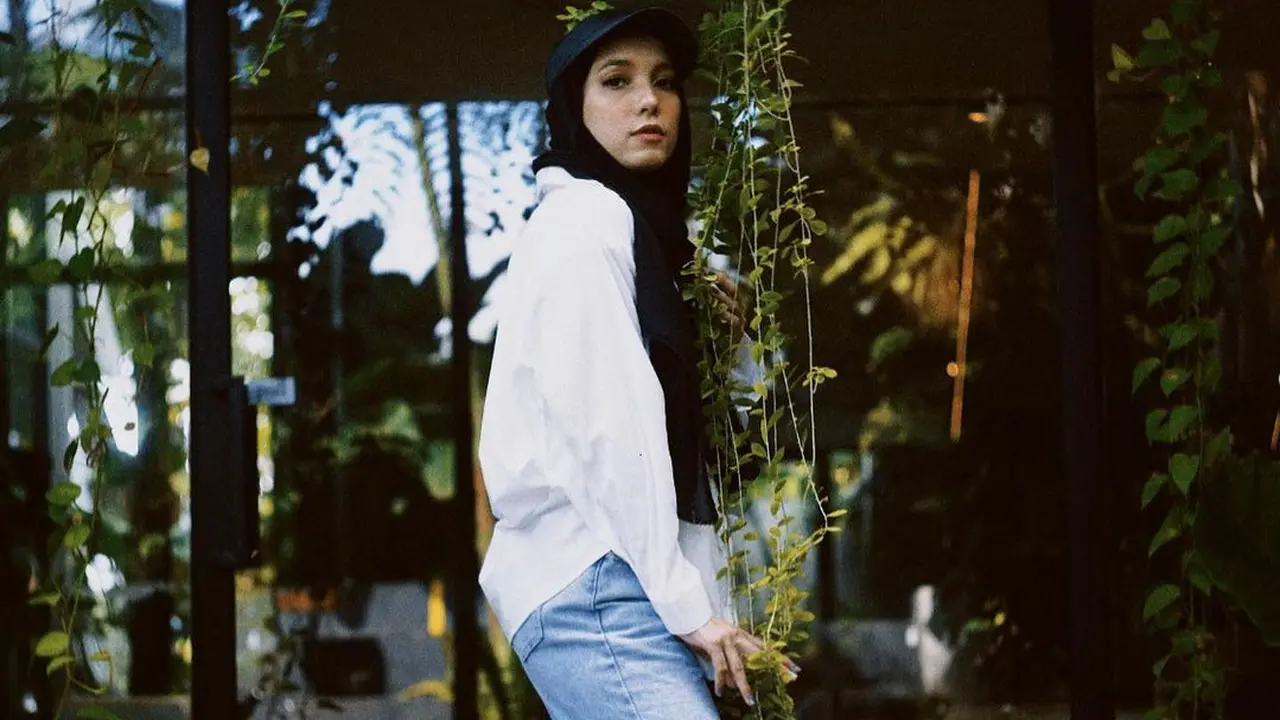 6 Inspirasi Hijab Outfit ala Jenahara yang Kasual dan Stylish