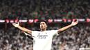 Pemain Real Madrid, Jude Bellingham, melakukan selebrasi setelah mencetak gol ke gawang Real Mallorca dalam laga semifinal Piala Super Spanyol 2025 yang digelar di King Abdullah Sports City, Jeddah, Jumat (10/1/2025) dini hari WIB. (AFP/fadel Senna)