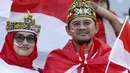 Suporter Timnas Indonesia berpose sebelum dimulainya pertandingan sepak bola Grup D Piala Asia 2023 antara Vietnam dan Indonesia di Stadion Abdullah bin Khalifa, Doha, Qatar, Jumat (19/1/2024). (KARIM JAAFAR/AFP)