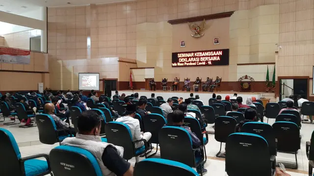 ratusan perwakilan ormas di Kabupaten Tasikmalaya, Jawa Barat melaksanakan deklarasi pilkada damai, di gedung DPRD Kabupaten Tasikmalaya.