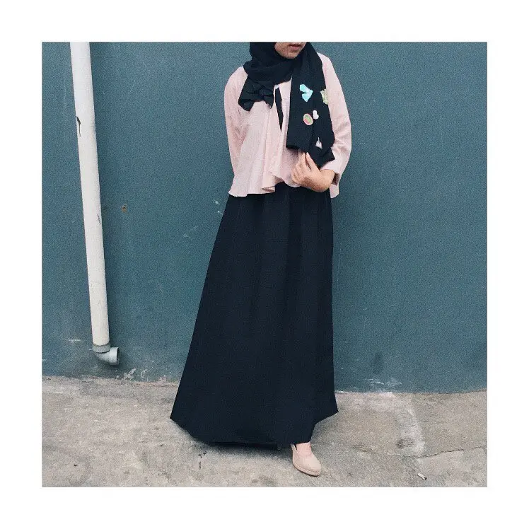 Padu padan busana kasual yang kekinian. (sumber foto: @haurazhrfh/instagram)