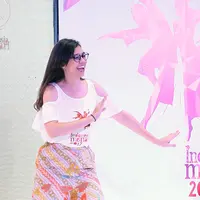 Yuki Kato, selama ini terkenal dalam dunia seni perannya. Namun belum lama ini dirinya ikut berlenggok di acara Indonesia Menari 2017. Lantaran tidak terbiasa menari, Yuki Kato pun merasakan adanya tantangan tersendiri. (Bambang E.Ros/Bintang.com)