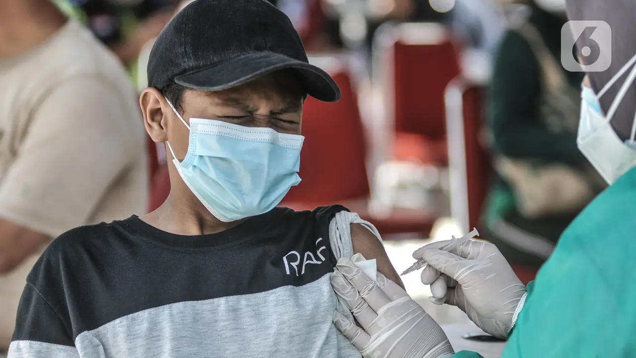 Anak Usia 12-17 Tahun Jalani Valsinasi di RPTRA Pulo Besar