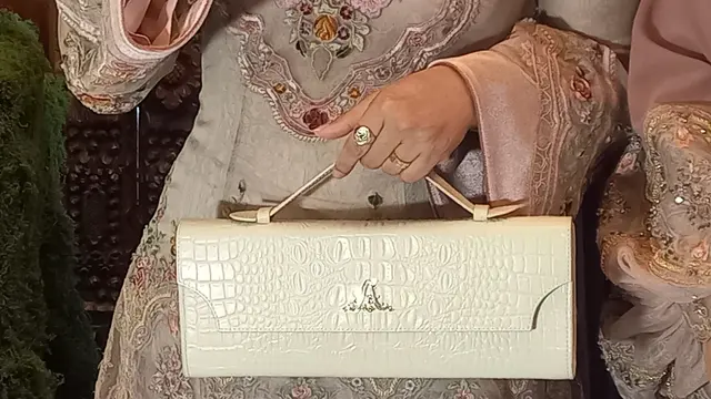 Ayu Dyah Andari Gunakan Kulit Sapi Garut untuk Koleksi Tas Puspa