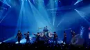 Super Junior saat beraksi dalam konser dunia Super Show 6' di Indonesia Convention Exhibition (ICE), BSD, Tangerang, Minggu (3/5/2015). (Liputan6.com/Faisal R Syam)