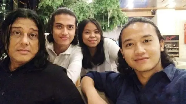 Jarang Tersorot, Ini 6 Potret Anto Wijaya Pemeran Angling Dharma Bersama Anaknya