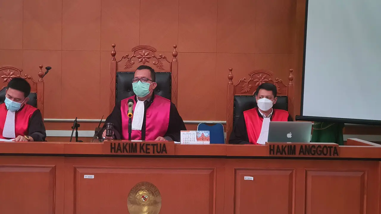 Majelis hakim sidang artis Raffi Ahmad di PN Depok, Rabu (27/1/2021)