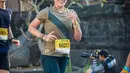<p>Sempat drop dua minggu jelang digelar, akhirnya Ussy Sulistiawaty kembali mengikuti marathon 21 K. Istri Andhika Pratama itu akhirnya kembali menambah koleksi medalinya dari marathon. Bahkan, kali ini lebih cepat empat menit dari sebelumnya di Bandung. [Instagram/ussypratama]</p>