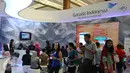 Pengunjung mengantre di pameran Garuda Travel Fair (GATF) di JCC Senayan, Jakarta, Jumat (7/10). GATF  menawarkan tiket dan paket wisata dengan harga lebih rendah dari harga normal ke berbagai destinasi dalam dan luar negeri. (Liputan6.com/Angga Yuniar)