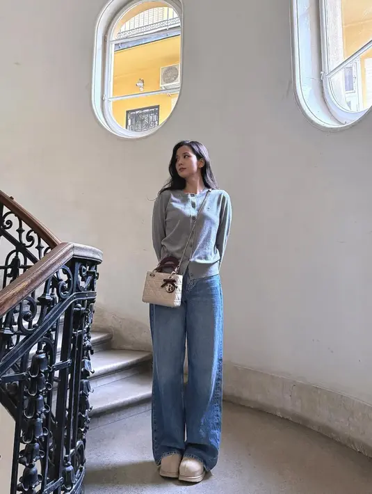 Jelang Paris Fashion Week, Jisoo BLACKPINK memamerkan salah satu karya terbaru Jonathan Anderson [@sooyaaa__]