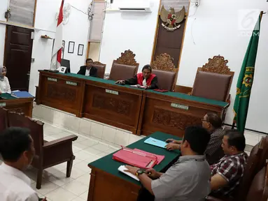 Suasana sidang praperadilan yang dilayangkan pemilik kapal pesiar mewah Equanimity, Equanimity Cayman terhadap Bareskrim Polri di PN Jakarta Selatan, Senin (9/4). Kapal pesir mewah itu disita karena menjadi buronan FBI. (Liputan6.com/Immanuel Antonius)