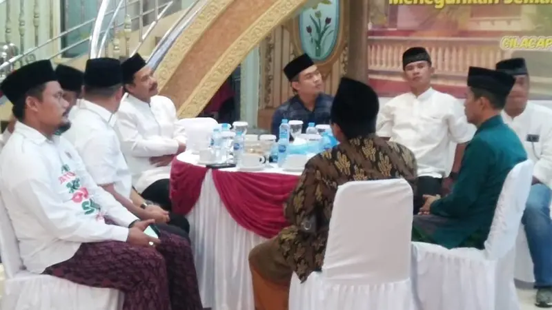 Multaqo atau pertemuan ulama se-Cilacap menghasilkan tujuh maklumat yang bertujuan menjaga persatuan bangsa Indonesia usai Pemilu 2019. (Foto: Liputan6.com/Taufik untuk Muhamad Ridlo)