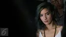 Artis cantik Sheila Marcia sesuai syuting sebuah acara di kawasan Mampang, Jakarta, Rabu (30/3). Rumah tangga Sheila Marcia dan sang suami, Kiki Mirano berada di ujung tanduk. (Liputan6.com/Herman Zakharia)