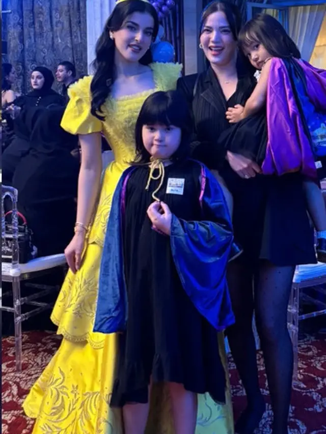 Alice Norin Hadir di Pesta Ulang Tahun Bertema Disneyland Kedua Anak Tasya Farasya [@alicenorin]