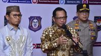 Mendagri Muhammad Tito Karnavian saat memberikan keterangan pers usai rapat bersama seluruh Kepala daerah dan Forkopimda se Provinsi Gorontalo. Foto :Salman (Arfandi/Liputan6.com)