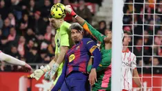 Barcelona gagal menambah poin saat bertandang ke markas Girona dalam laga lanjutan Liga Spanyol 2025/2026. (AFP/Josep Lago)
