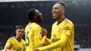 Striker Arsenal, Pierre-Emerick Aubameyang, melakukan selebrasi usai membobol gawang Newcastle United pada laga Premier League 2019 di Stadion St James' Park, Minggu (11/8). Arsenal menang 1-0 atas Newcastle United. (AP/Owen Humphreys)