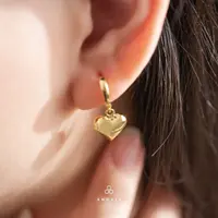 Simak tips dan trik untuk pakai perhiasan agar tetap aman walau punya kulit sensitif.