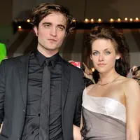 Kristen Stewart dan Robert Pattinson pernah menjadi pasangan romantis di Hollywood. Para penggemar pun selalu berharap agar keduanya dapat menikah, namun sayangnya Kristen Stewart selingkuh dengan pria lain di tahun 2012. (AFP/Bintang.com)