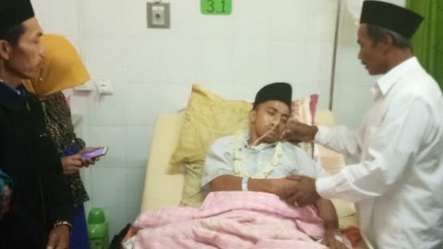 Mempelai Pria di Sukabumi Baca Ijab Kabul dengan Selang Oksigen Terpasang