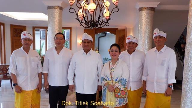 Titiek Soeharto Dan Prabowo Potret Bersama Saat Acara Melaspas Lifestyle Liputan6 Com