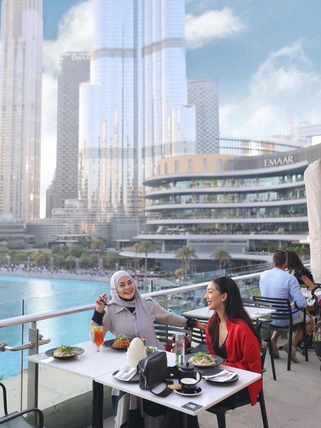 7 Potret Liburan Sarita Abdul Mukti dan Shania Salsabila di Dubai, Modis Banget