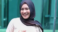 Membuat keputusan untuk mengenakan hijab memang bukan lah hal yang mudah. Hal ini diakui oleh Ikke yang sudah berencana sejak lama dan sempat menghadapi berbagai rintangan tersendiri. (Adrian Putra/Bintang.com)